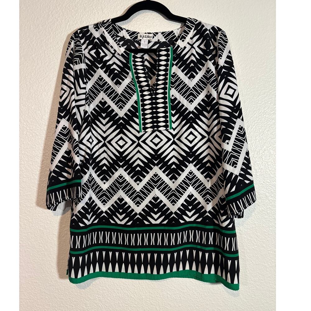 Chico's Size M (1) Black White Chevron Green Contrast Trim Geometric Print Top